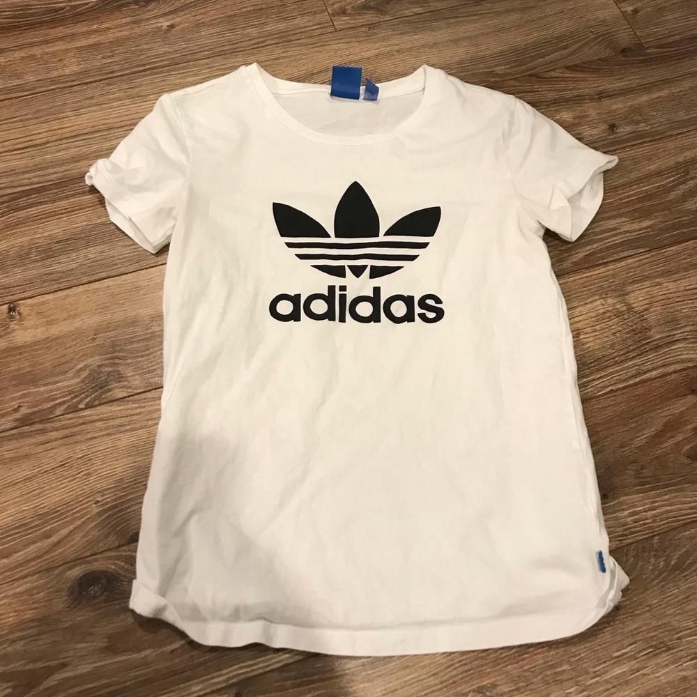 WHITE ADIDAS TEE SHIRT (NEVER WORN)